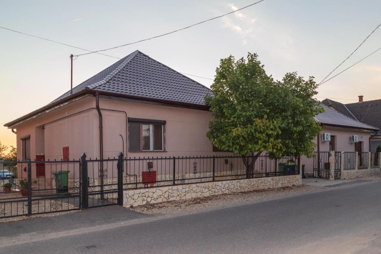 شقة Ivanhoe Apartman Nyírbátor المظهر الخارجي الصورة